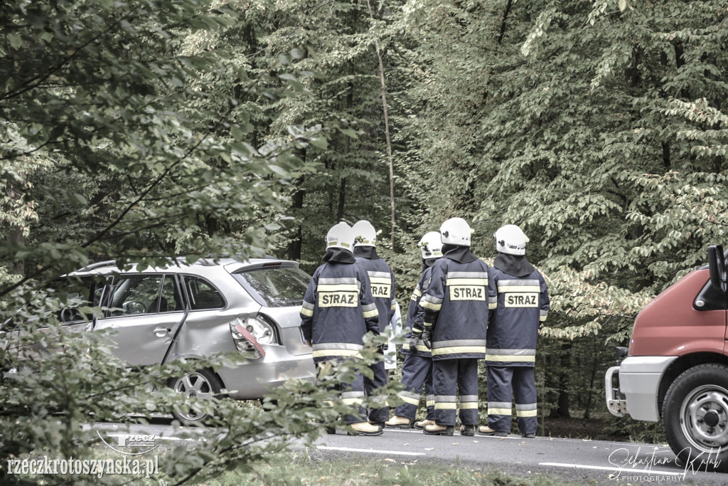 Wypadek dwóch samochodów na drodze do Sulmierzyc