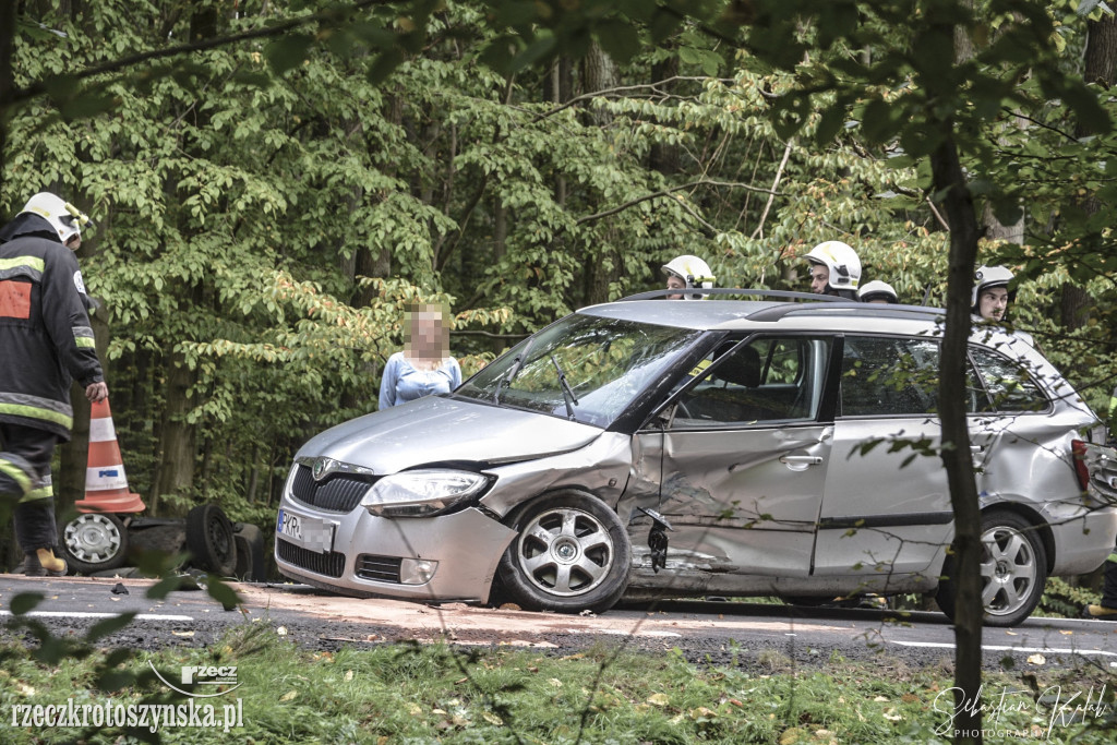 Wypadek dwóch samochodów na drodze do Sulmierzyc