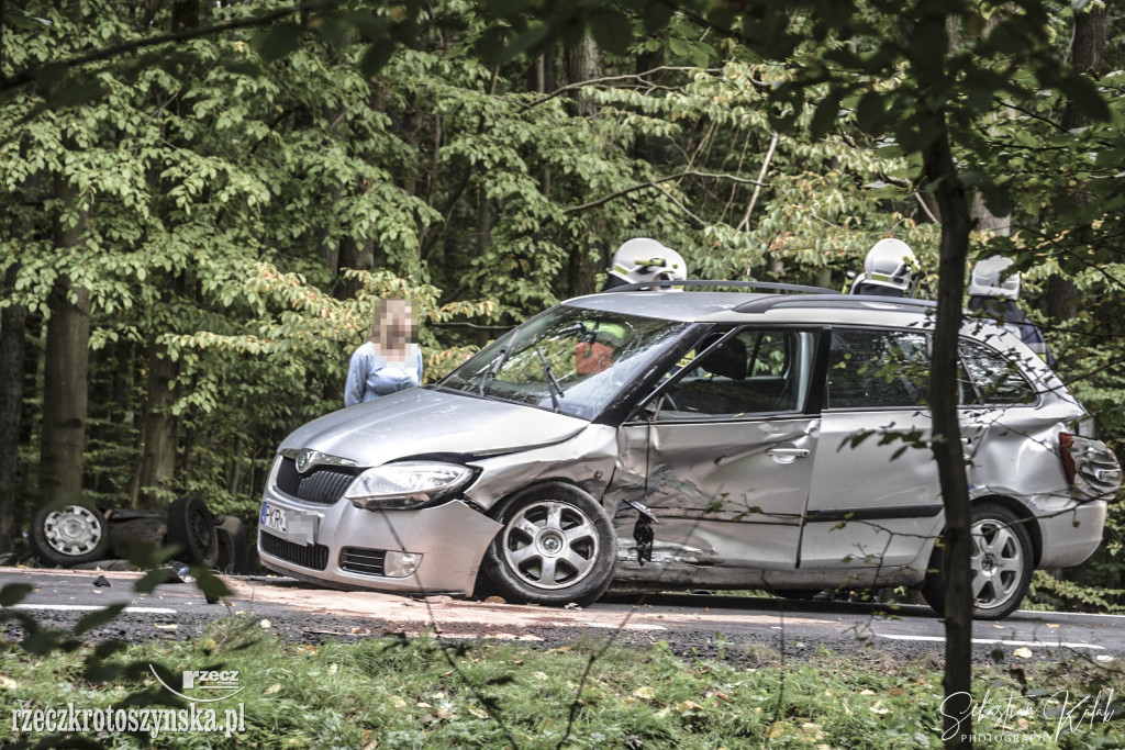 Wypadek dwóch samochodów na drodze do Sulmierzyc