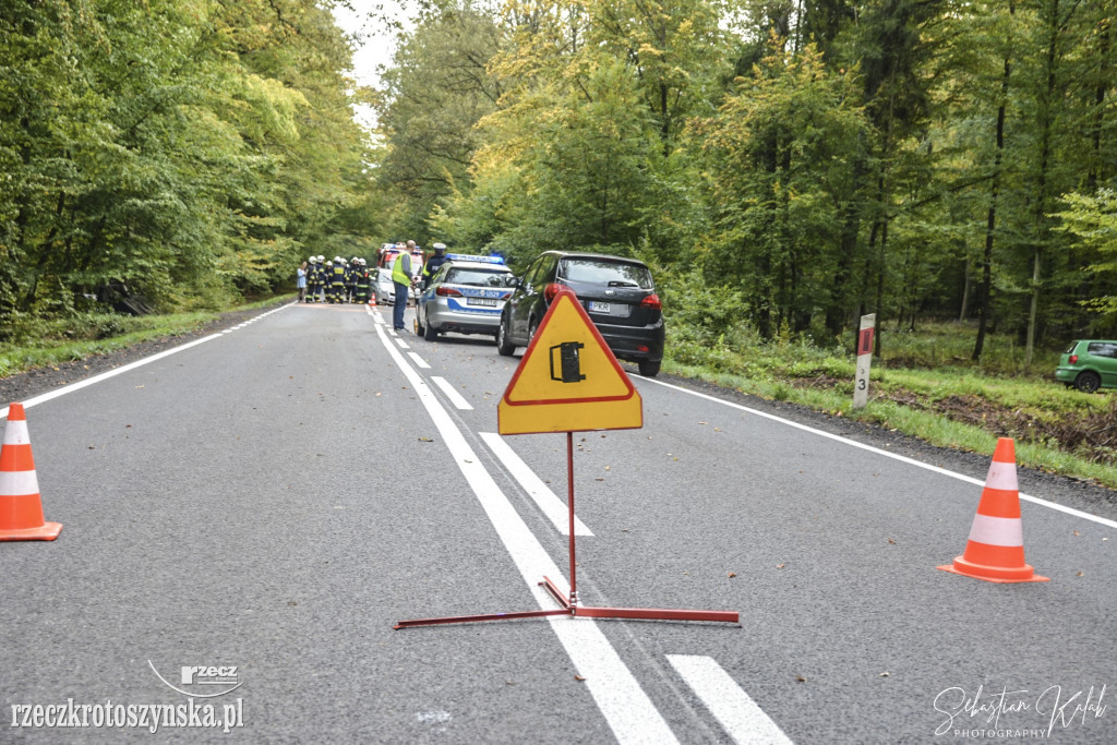 Wypadek dwóch samochodów na drodze do Sulmierzyc
