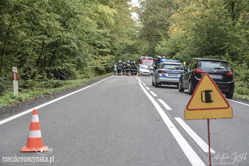 Wypadek dwóch samochodów na drodze do Sulmierzyc