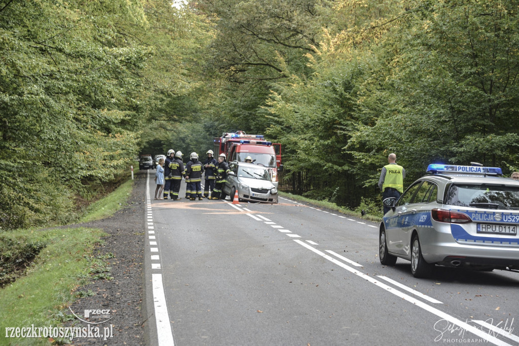 Wypadek dwóch samochodów na drodze do Sulmierzyc