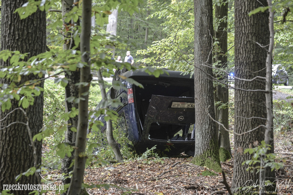 Wypadek dwóch samochodów na drodze do Sulmierzyc