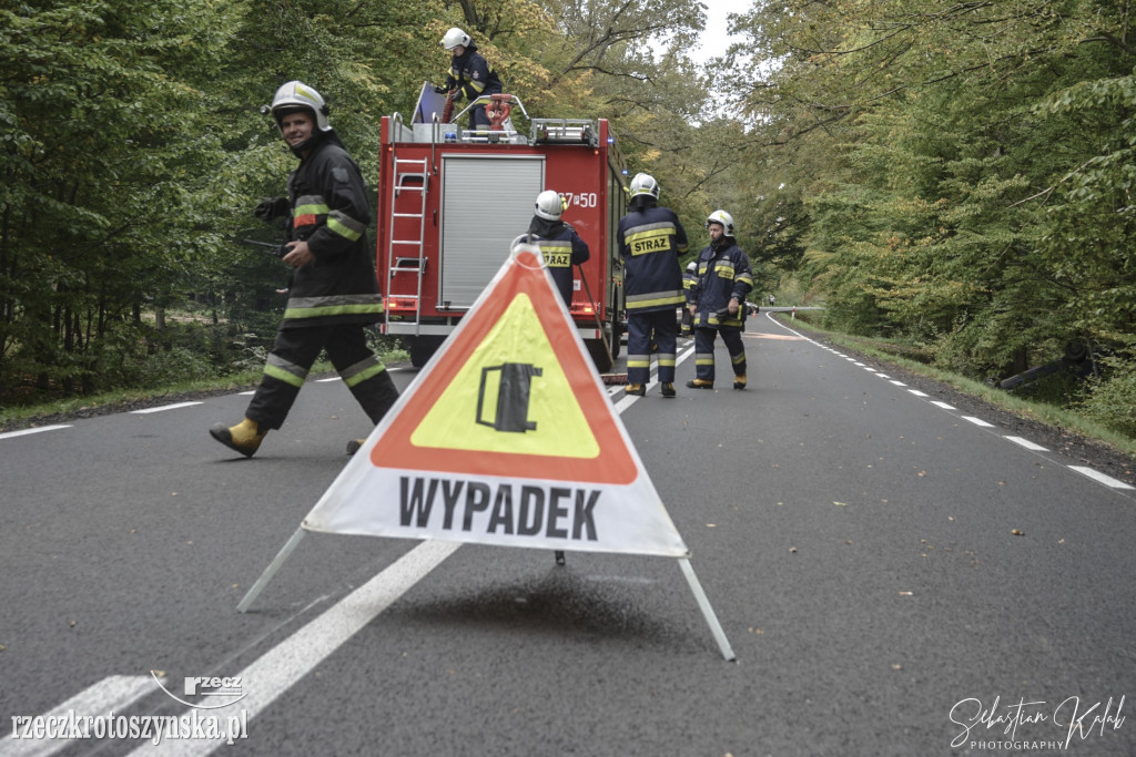 Wypadek dwóch samochodów na drodze do Sulmierzyc