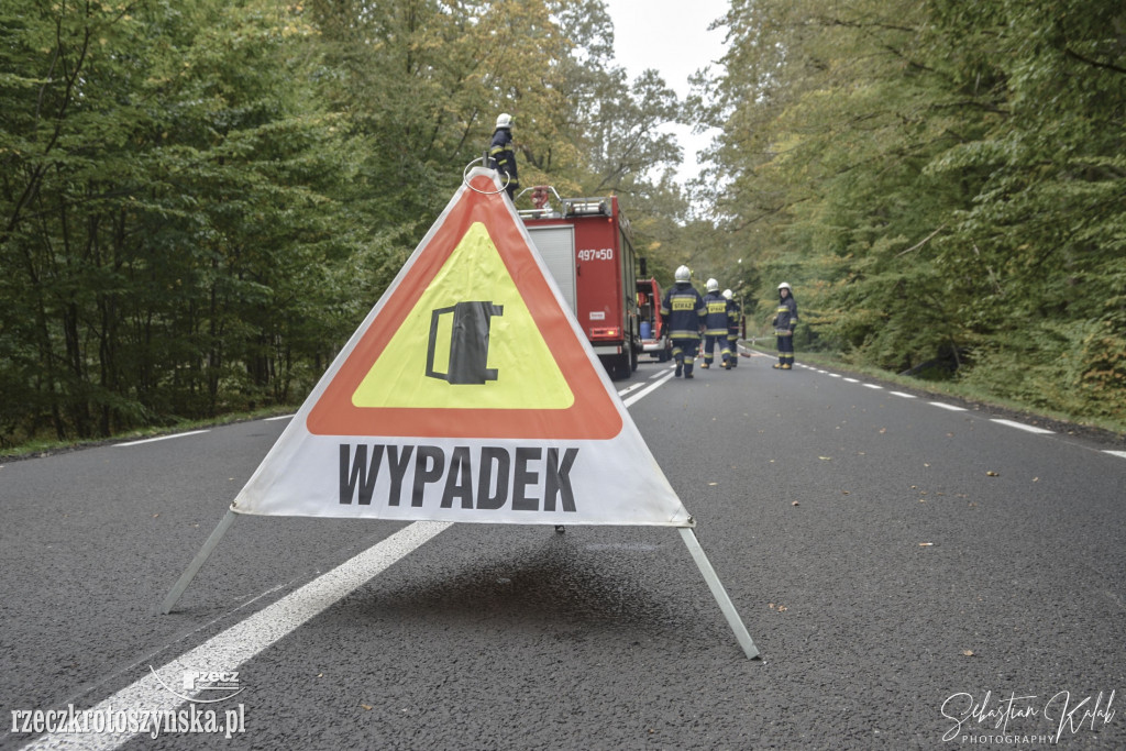 Wypadek dwóch samochodów na drodze do Sulmierzyc