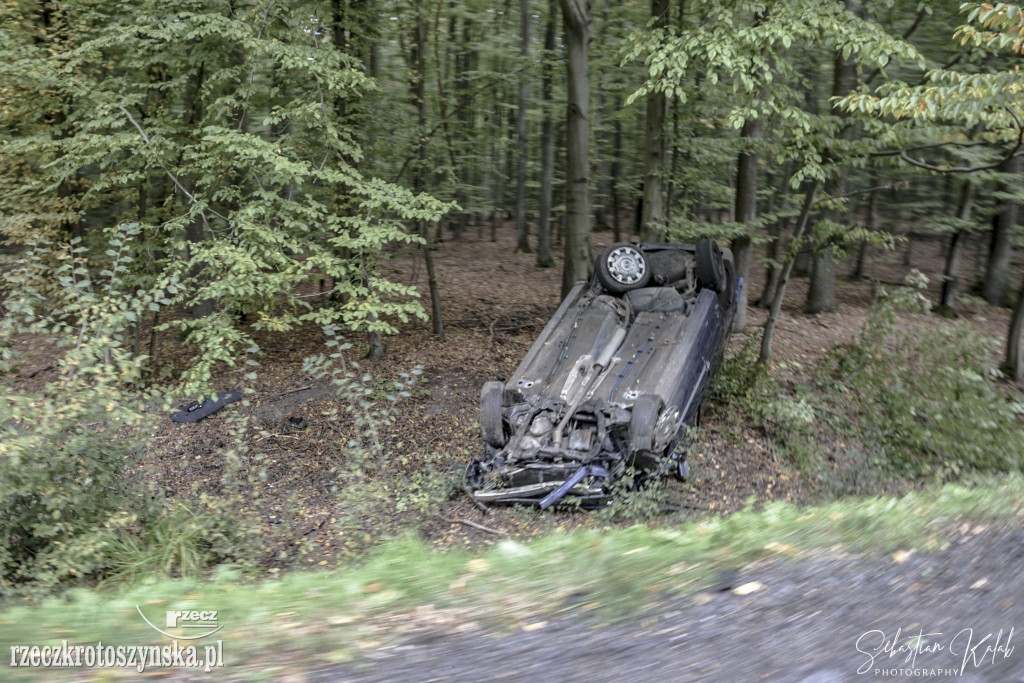 Wypadek dwóch samochodów na drodze do Sulmierzyc