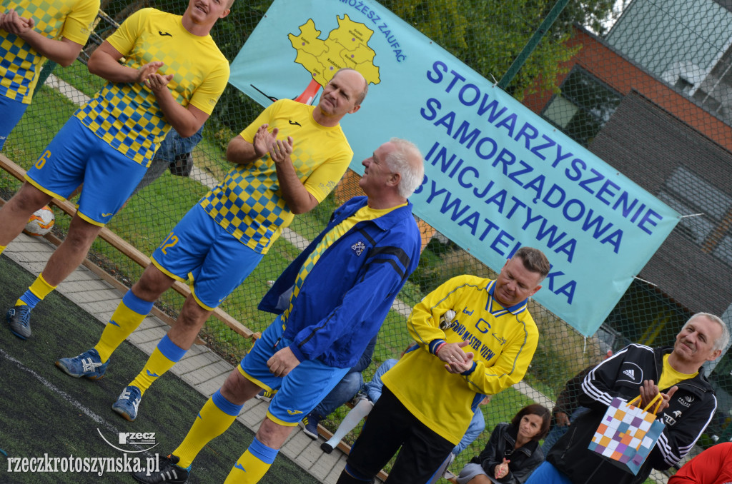 Mecz piłkarski księża - samorządowcy