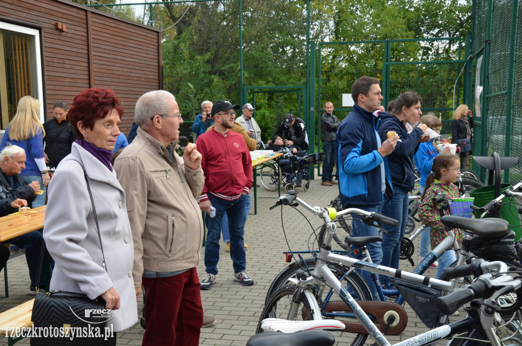 Mecz piłkarski księża - samorządowcy