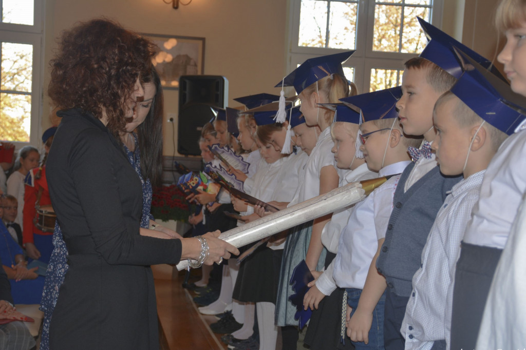 Pasowanie uczniów klas I w piątce