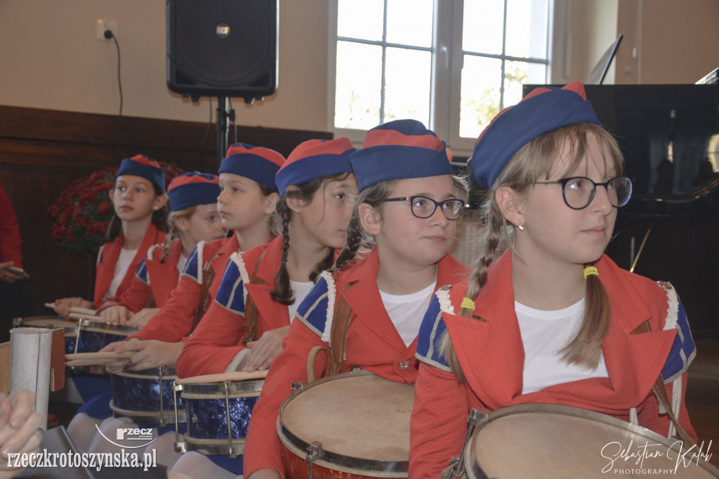 Pasowanie uczniów klas I w piątce