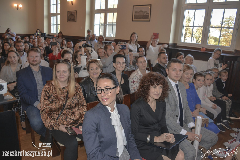 Pasowanie uczniów klas I w piątce