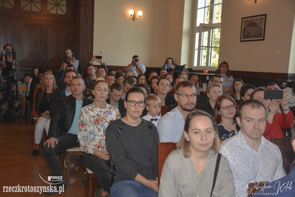 Pasowanie uczniów klas I w piątce