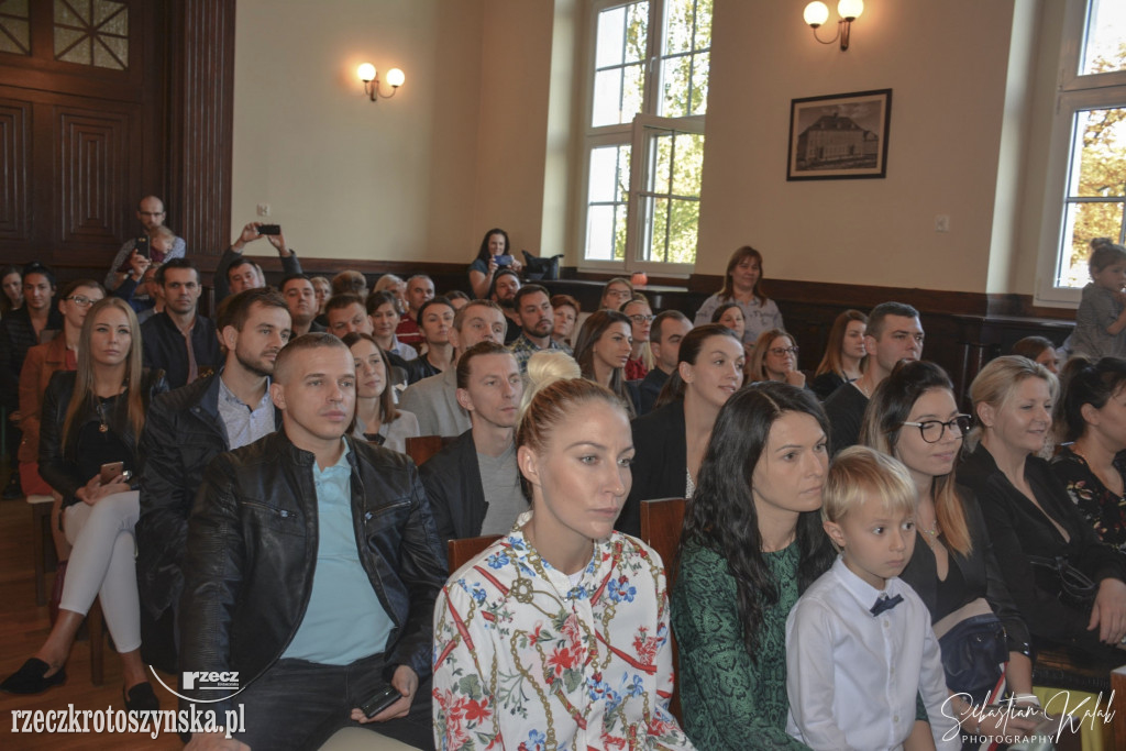 Pasowanie uczniów klas I w piątce