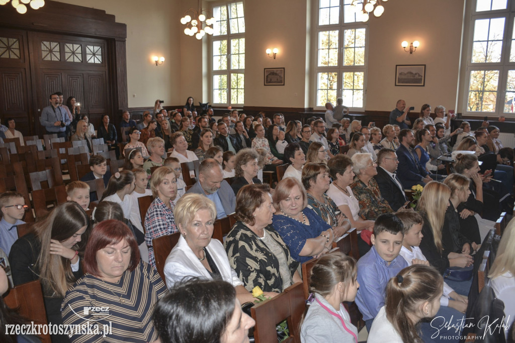 Pasowanie uczniów klas I w piątce