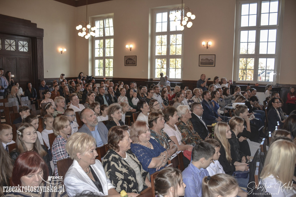 Pasowanie uczniów klas I w piątce