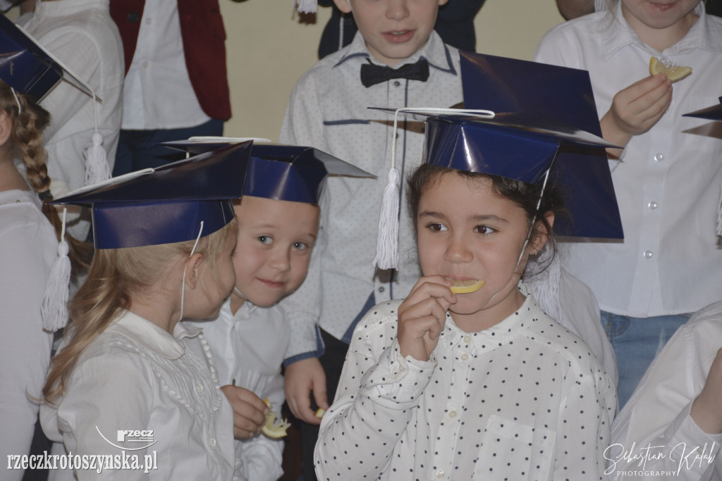 Pasowanie uczniów klas I w piątce