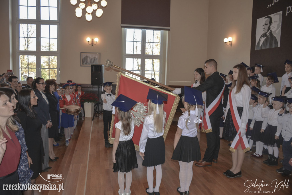 Pasowanie uczniów klas I w piątce