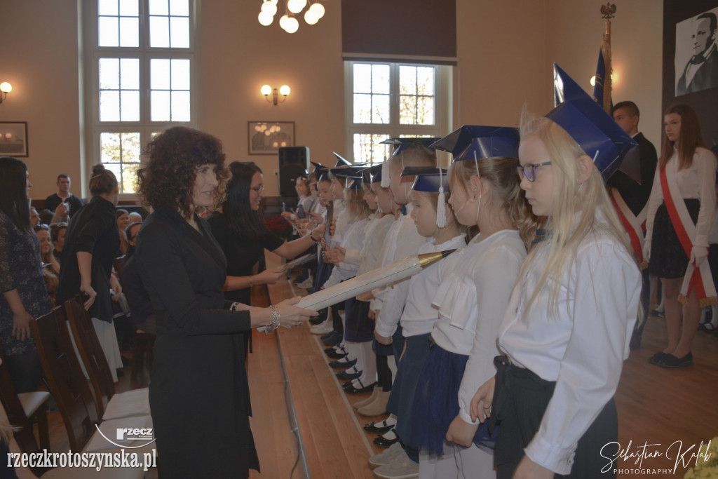 Pasowanie uczniów klas I w piątce