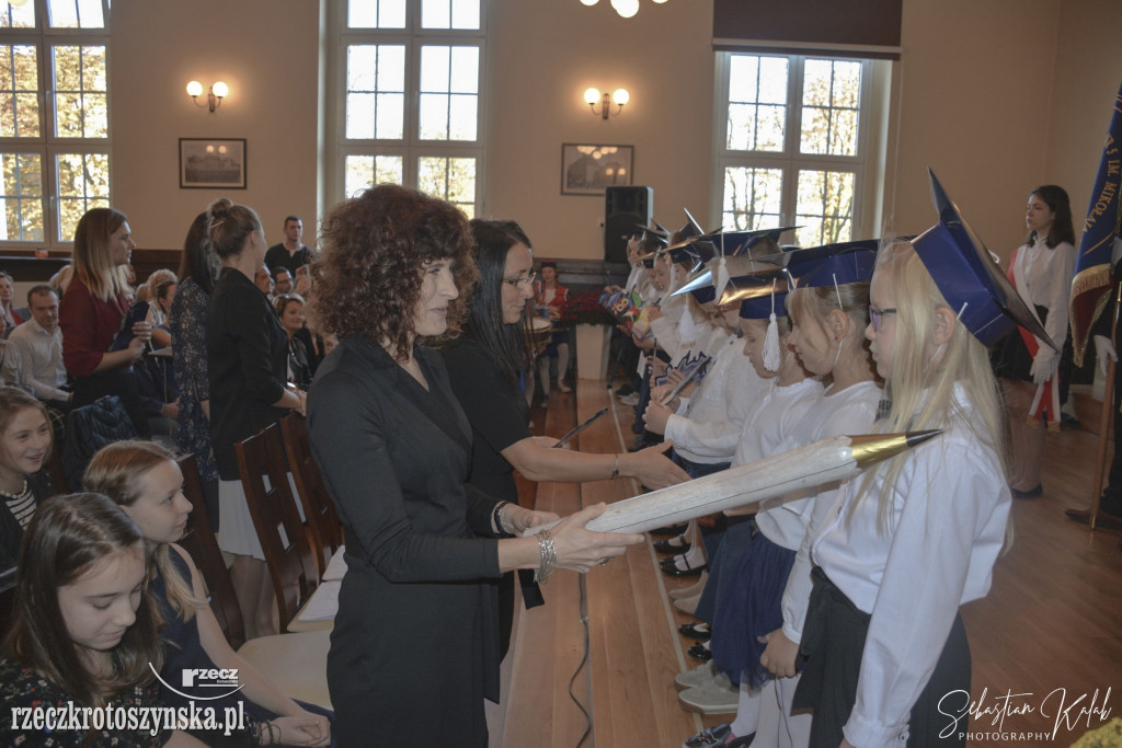 Pasowanie uczniów klas I w piątce