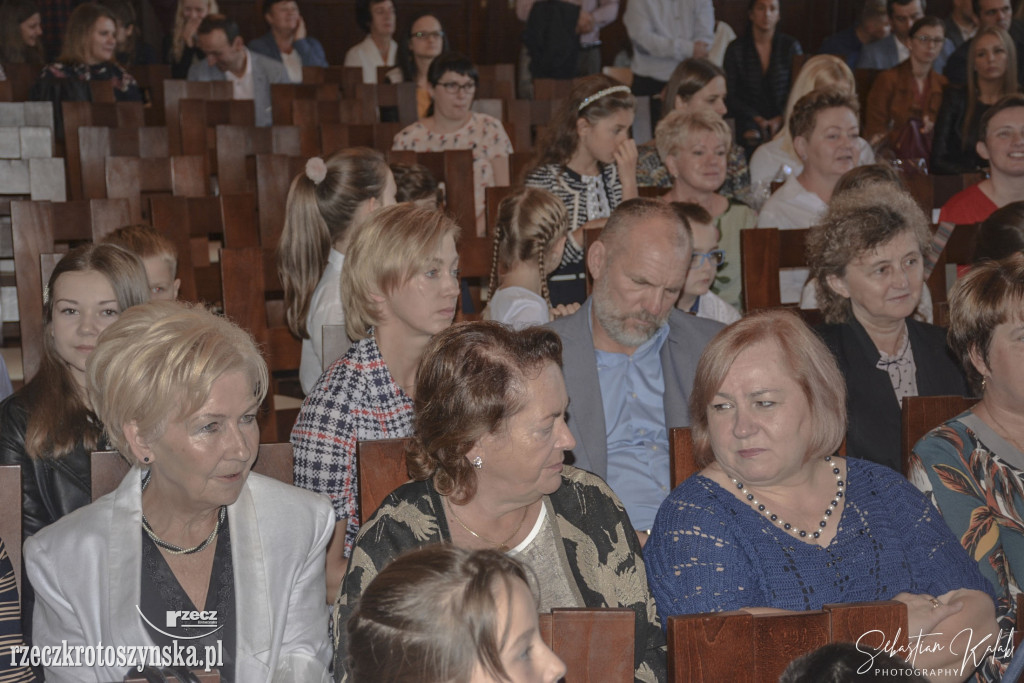 Pasowanie uczniów klas I w piątce