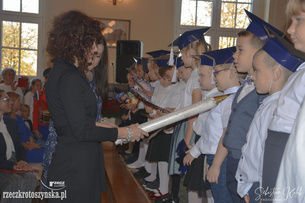 Pasowanie uczniów klas I w piątce