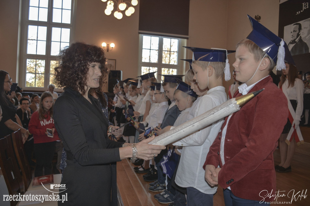 Pasowanie uczniów klas I w piątce