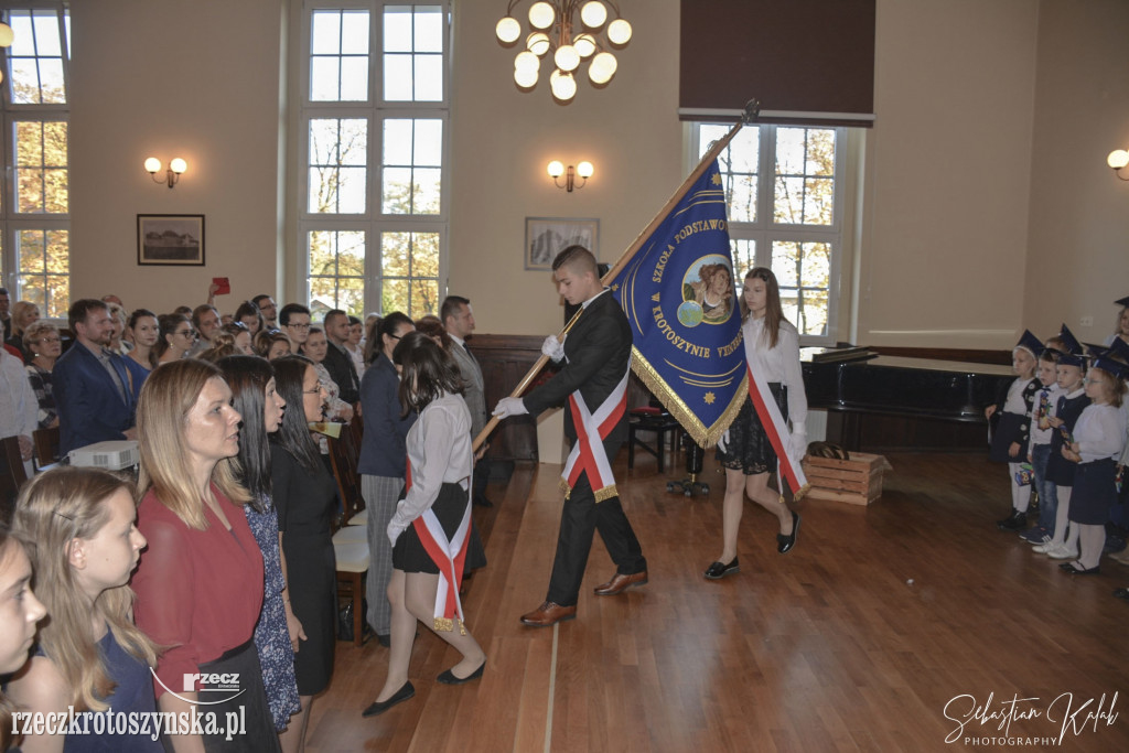 Pasowanie uczniów klas I w piątce