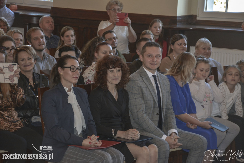Pasowanie uczniów klas I w piątce