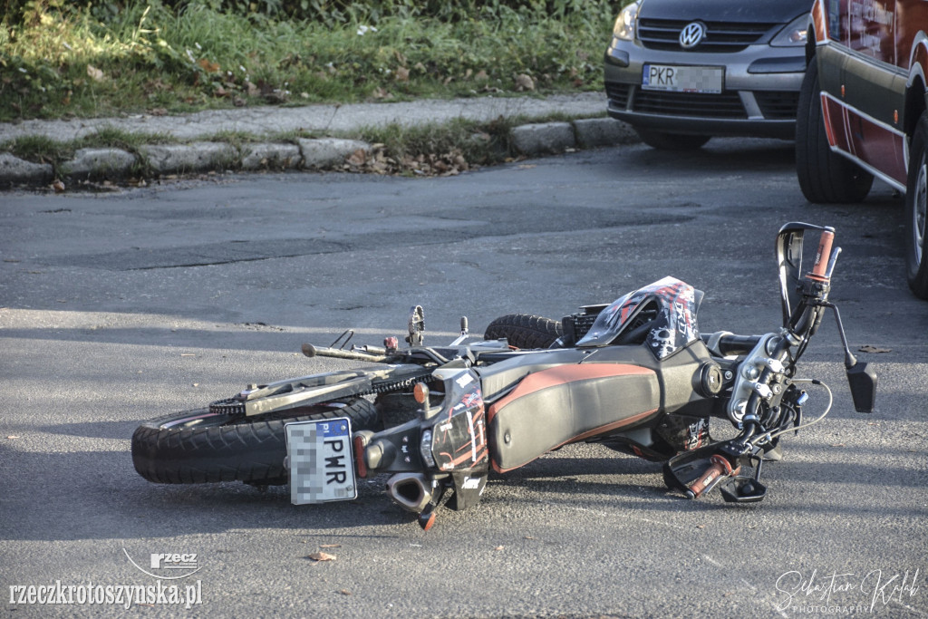 Auto uderzyło w motocykl