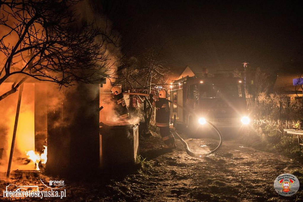 Pożar pustostanu w Koźminie. Bezdomny zaprószył ogień