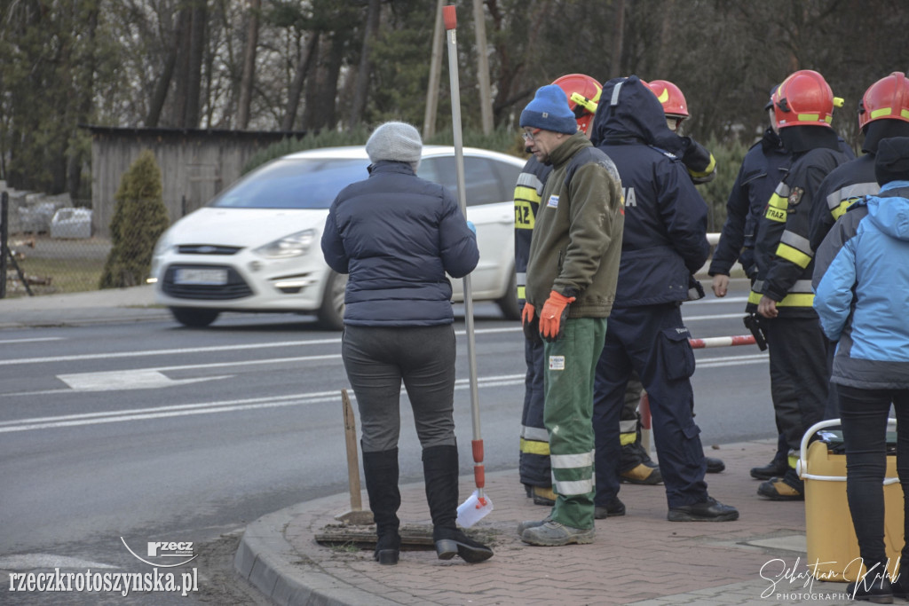 Ktoś wylał chemikalia do kanalizacji