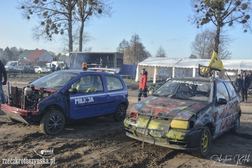 ZDUNY. Wrak race charytatywnie dla chorego Marcelka