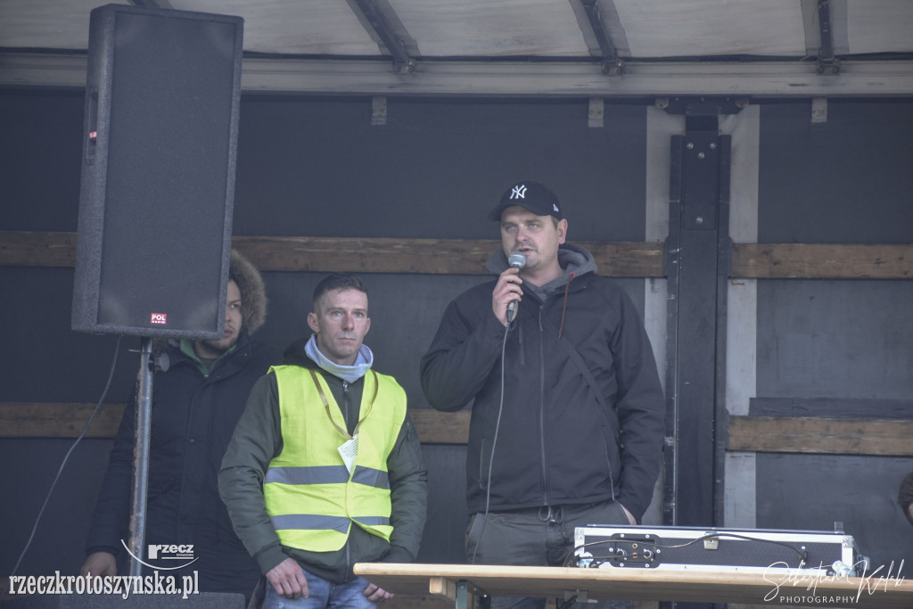 ZDUNY. Wrak race charytatywnie dla chorego Marcelka