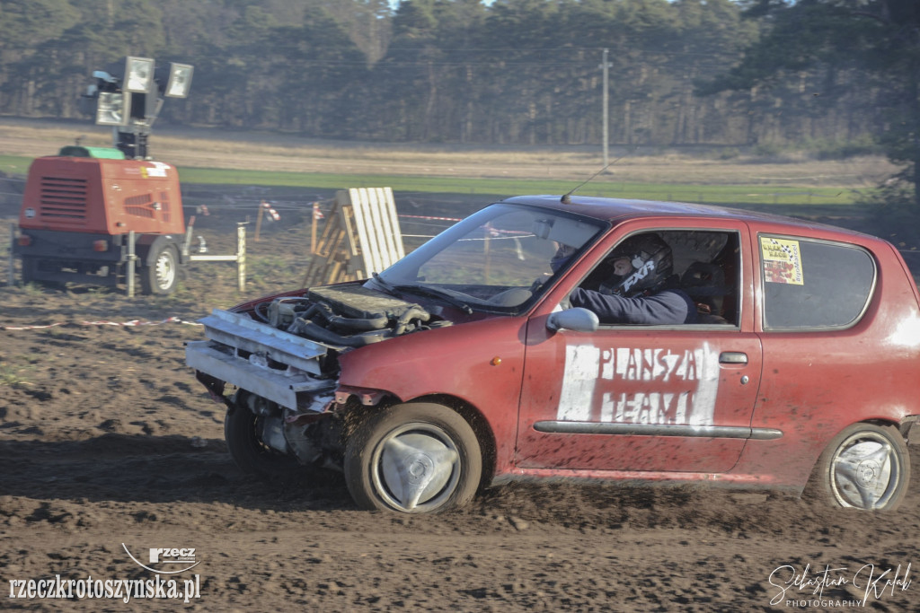 ZDUNY. Wrak race charytatywnie dla chorego Marcelka