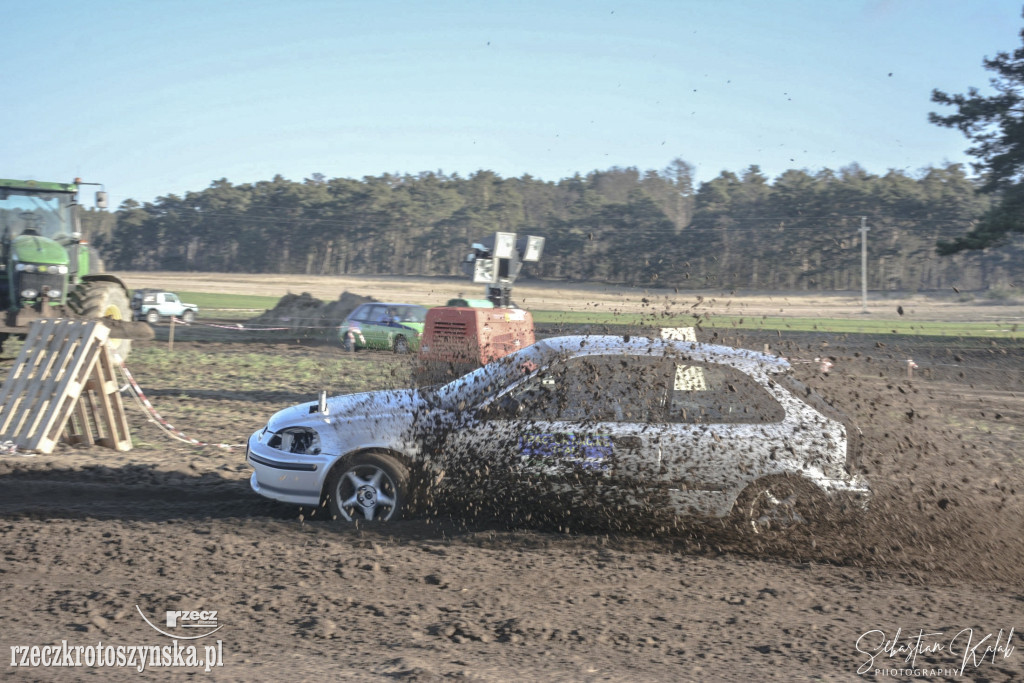 ZDUNY. Wrak race charytatywnie dla chorego Marcelka