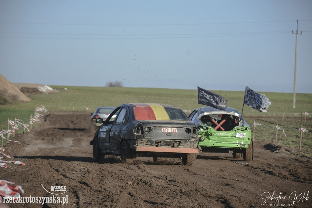 ZDUNY. Wrak race charytatywnie dla chorego Marcelka