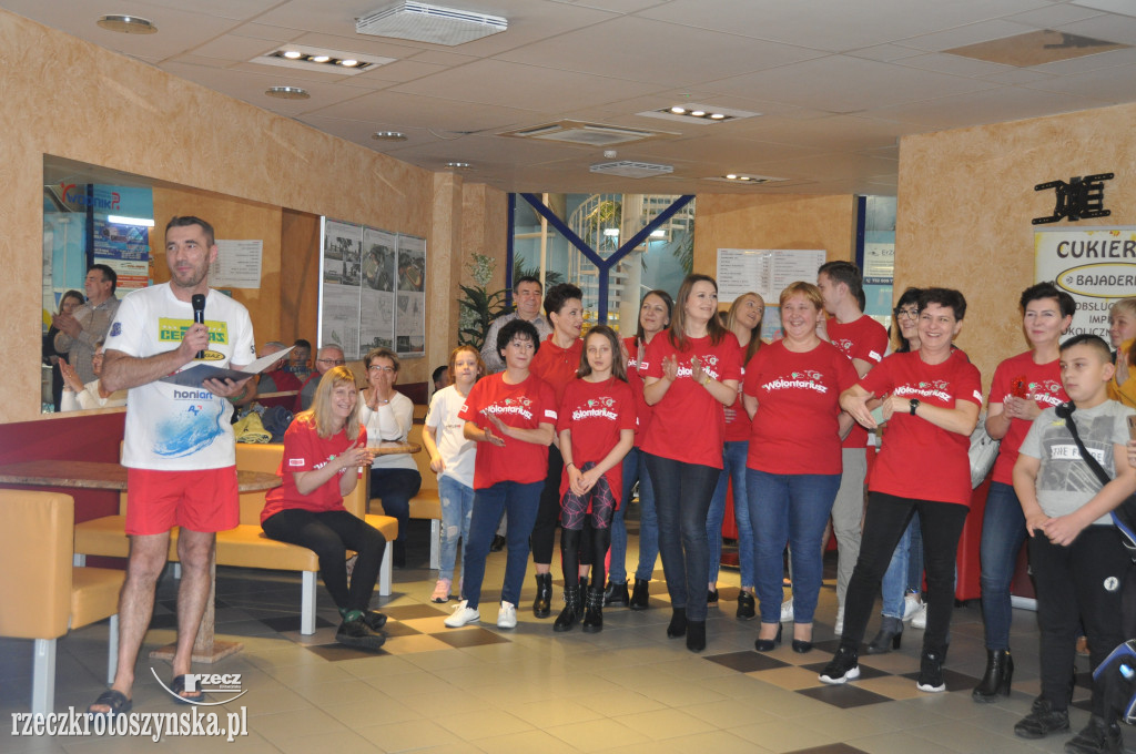 24-godzinny maraton pływacki łączący pokolenia