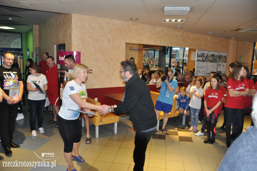 24-godzinny maraton pływacki łączący pokolenia