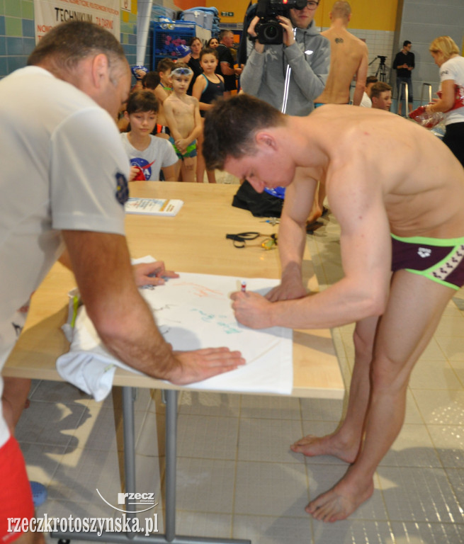 24-godzinny maraton pływacki łączący pokolenia