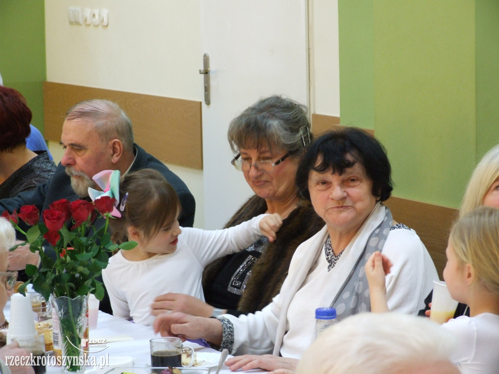 Smerfusie wystąpiły dla babć i dziadków