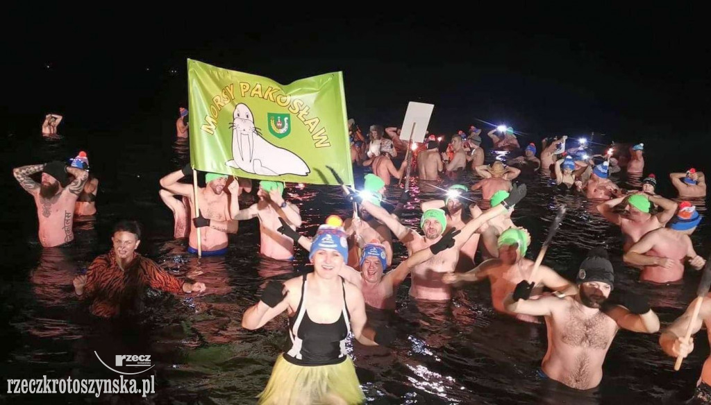 Morsowali nocą w Zalewie Jutrosińskim