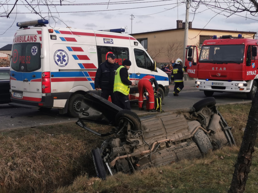 ROZDRAŻEW. Zderzenie 3 pojazdów. Interwencja śmigłowca LPR