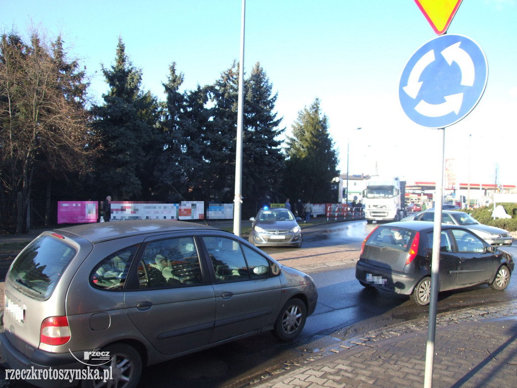 Potrącenie pieszego na rondzie w Krotoszynie