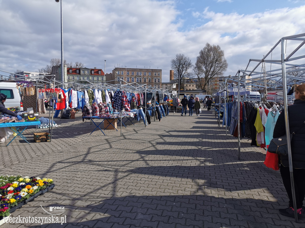 Życie na krotoszyńskim targu niemal zamarło. Czy ludzie się boją?