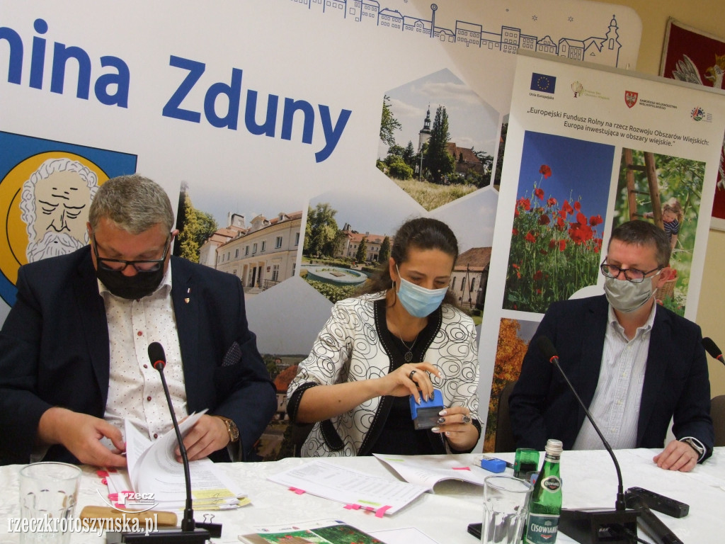 Pół miliona dotacji na kanalizację i wodociąg w gminie Zduny