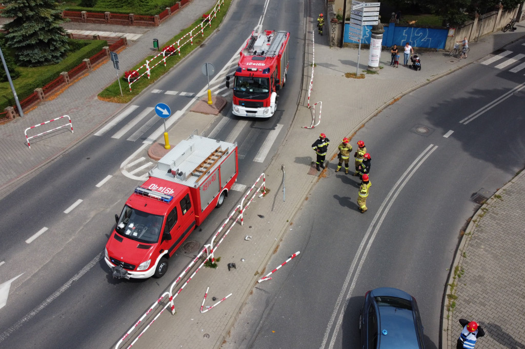 Kierowca wjechał w barierki na ul. Kołłątaja