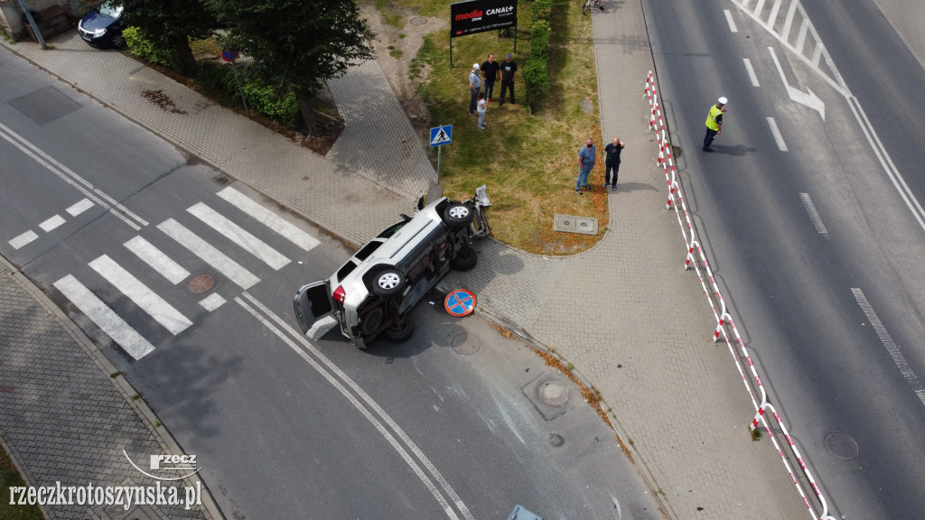 Kierowca wjechał w barierki na ul. Kołłątaja
