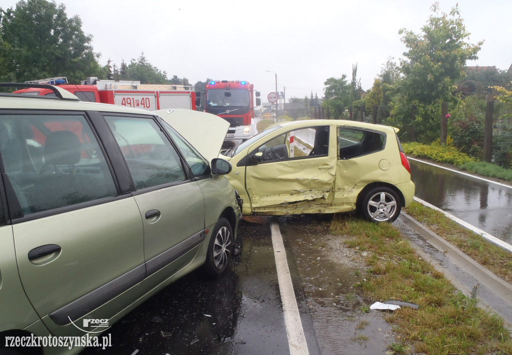 Wypadek na ul. Zdunowskiej. Cztery osoby ranne, w tym małe dziecko