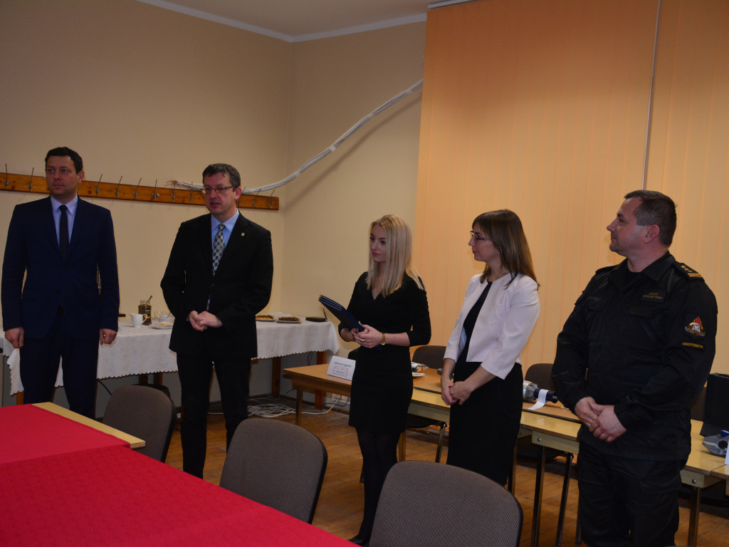 Przekazali sprzęt ratowniczy strażakom z OSP
