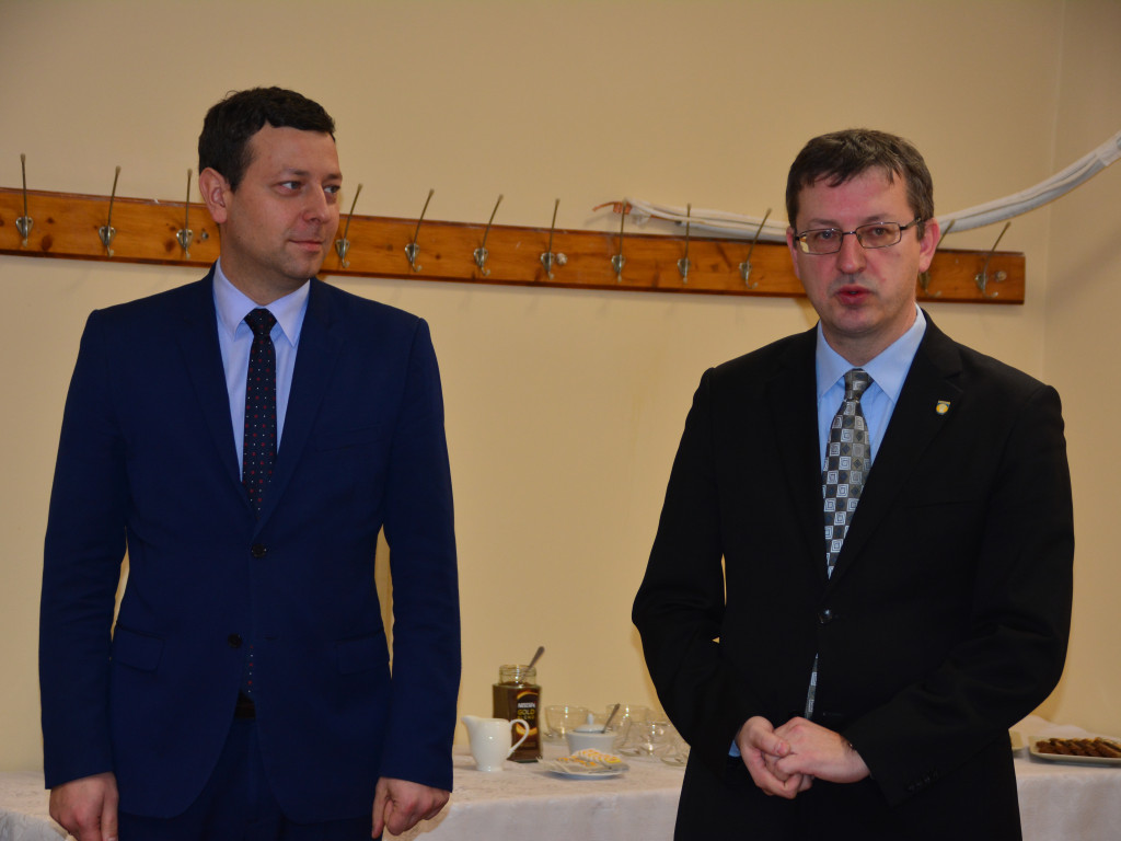 Przekazali sprzęt ratowniczy strażakom z OSP